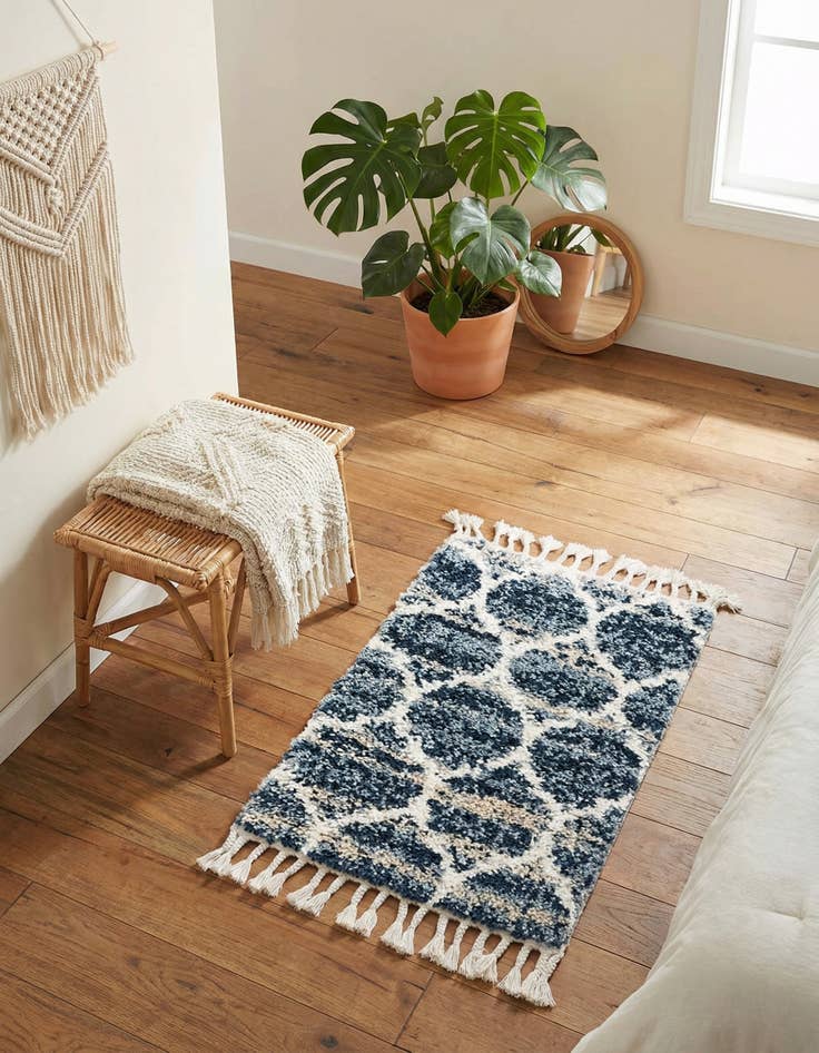 Detail image of 2' 2 x 3' Athena Shag Rug