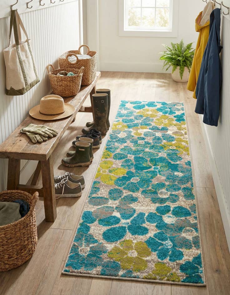 Detail image of 2' x 6' Azalea Runner Rug