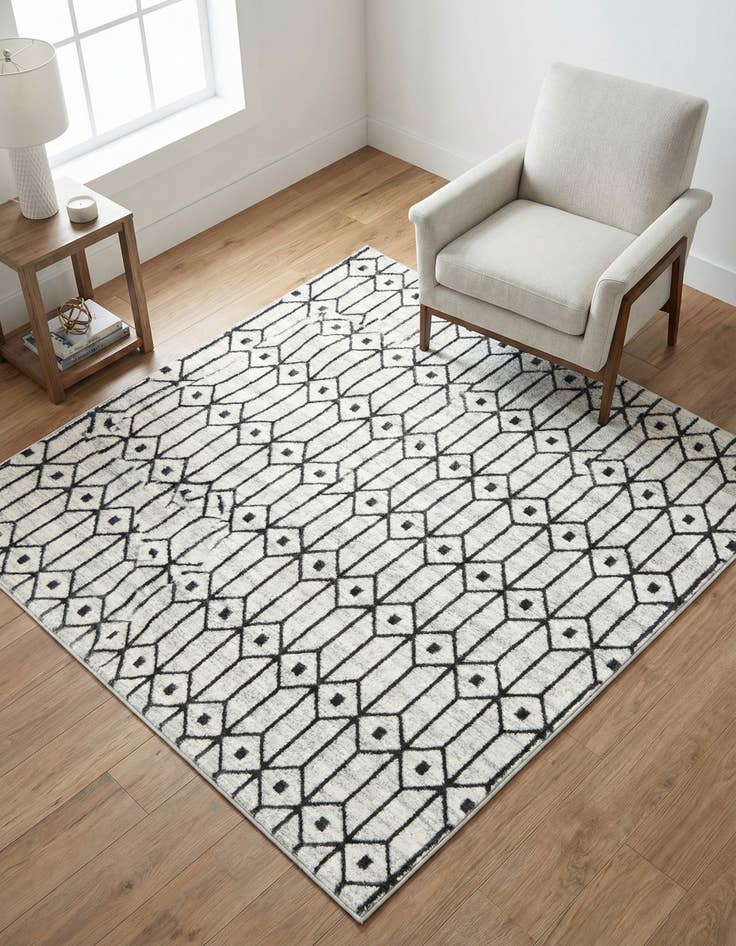 Detail image of 5' 3 x 5' 3 Lattice Trellis Square Rug