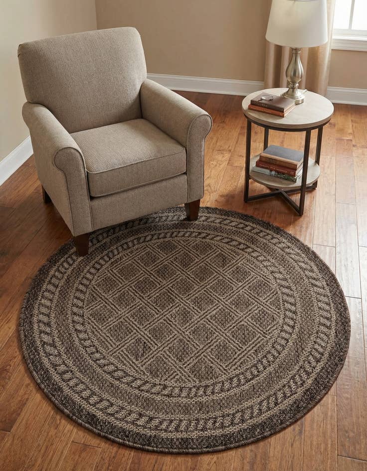 Detail image of 3' 3 x 3' 3  Washable Trellis Indoor / Outdoor Round Rug