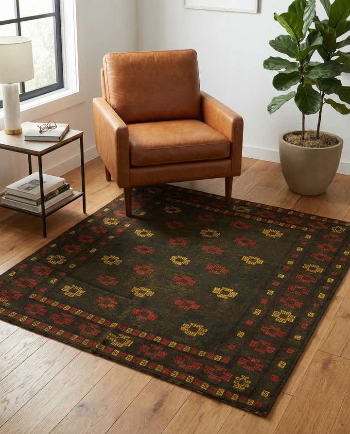 4' 3 x 4' 5 Hand Knotted Sumak Wool Square Rug