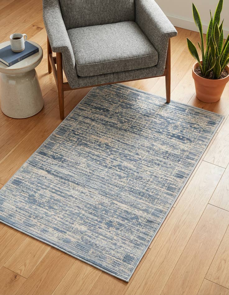 Detail image of 2' 2 x 3' Victoria Rug