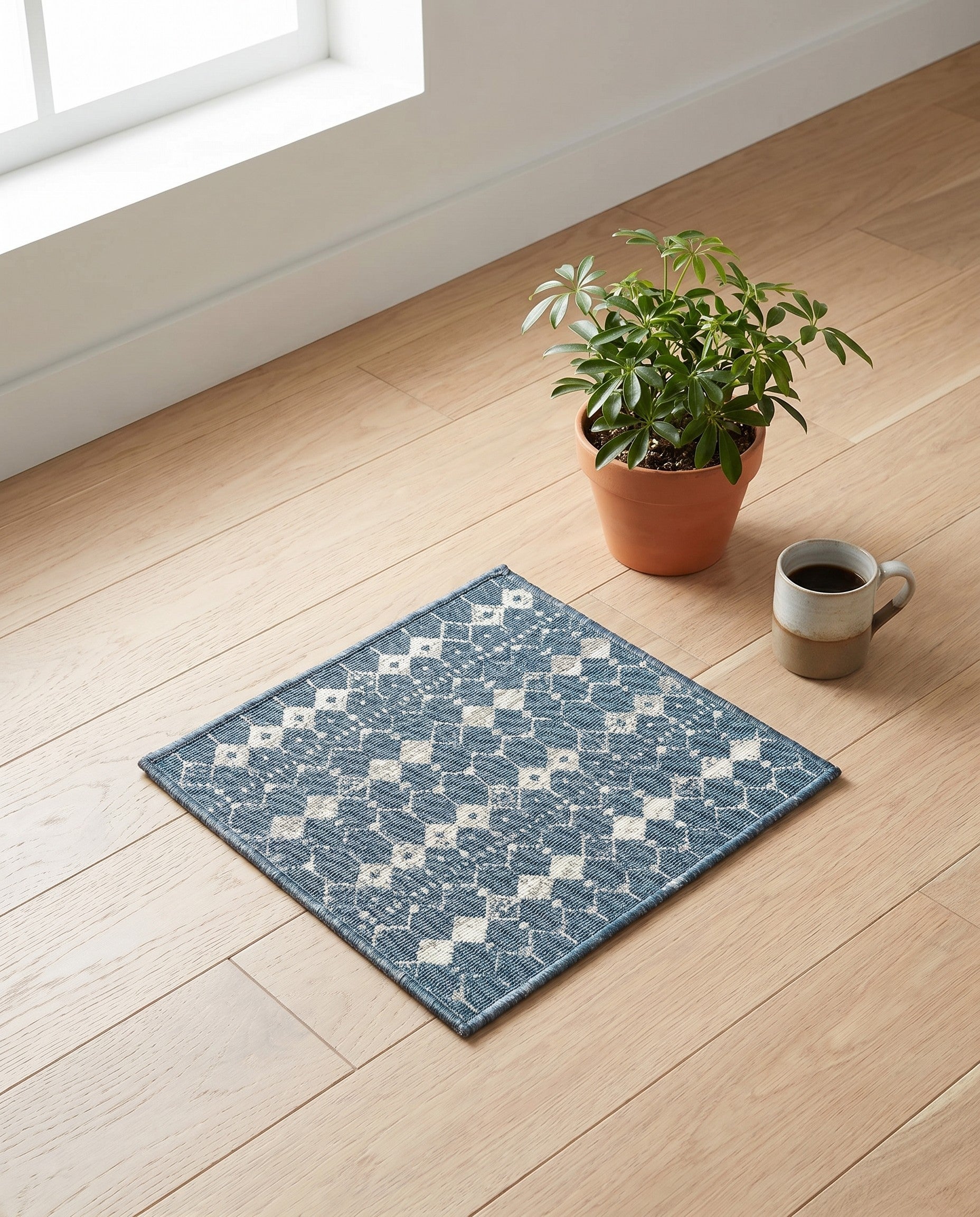 1' 3 x 1' 3 Easy-Clean Lattice Indoor / Outdoor Sample Rug