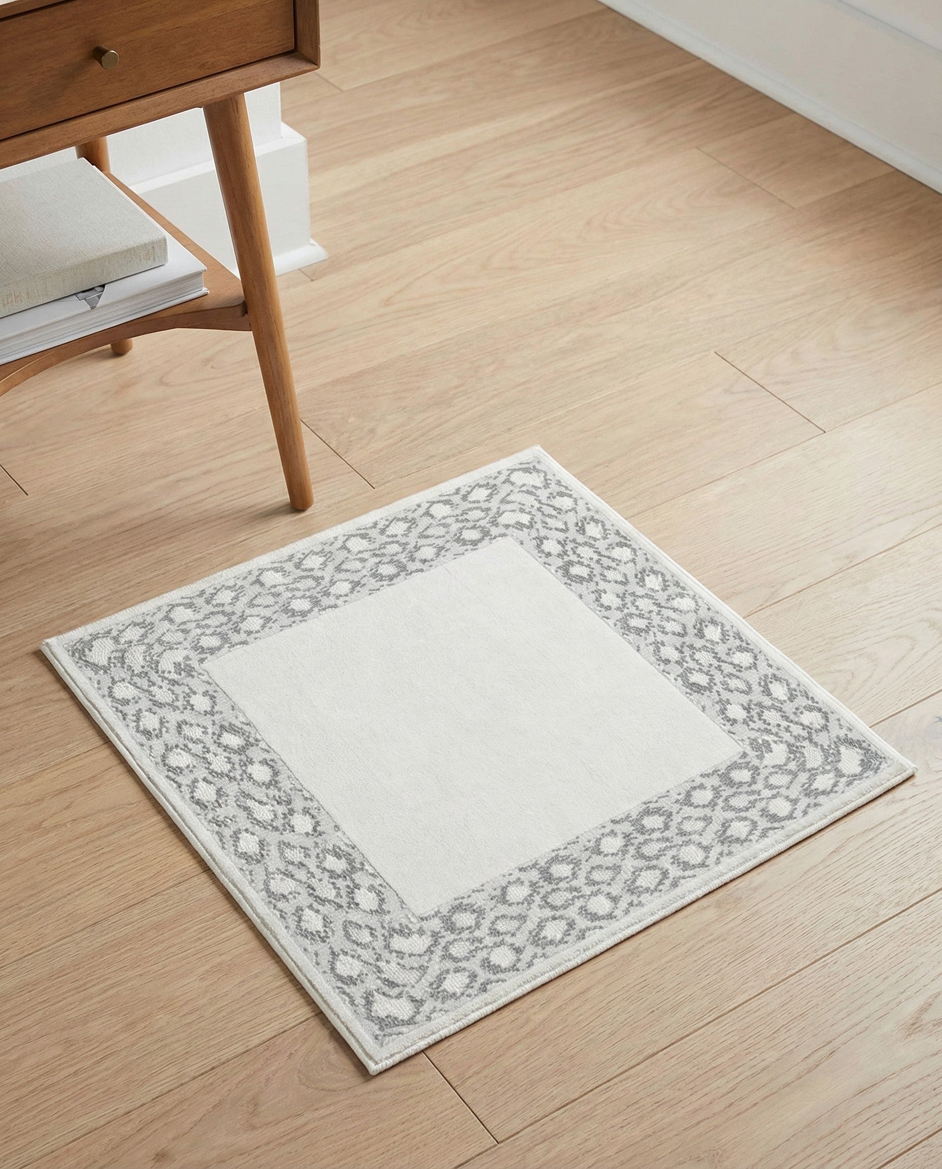 1' 4 x 1' 4 Vince Camuto Sample Rug