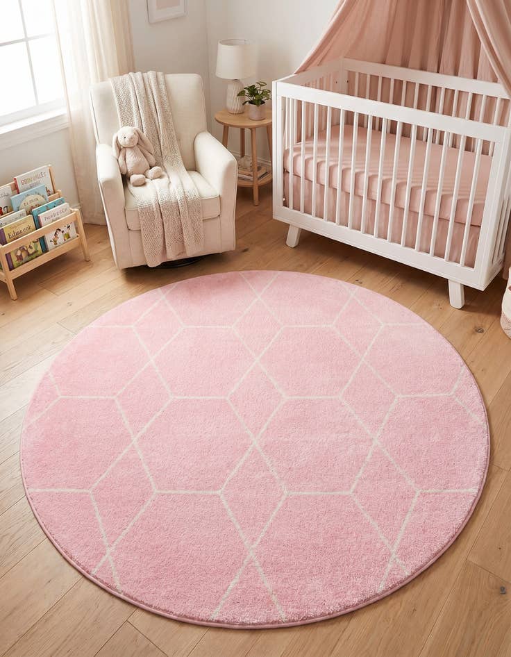 Detail image of 7' 10 x 7' 10 Trellis Frieze Round Rug