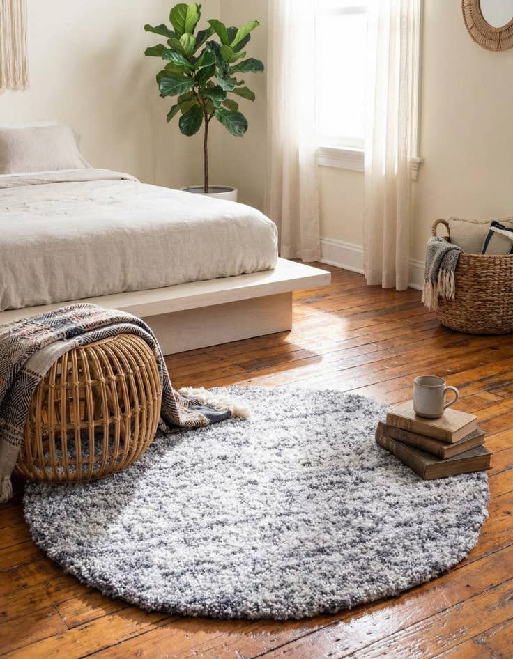 Detail image of 3' 3 x 3' 3 Athena Shag Round Rug