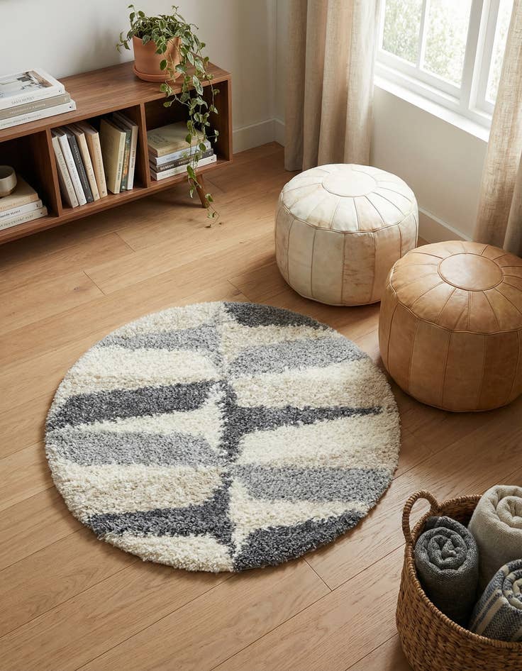 Detail image of 3' 3 x 3' 3 Athena Shag Round Rug