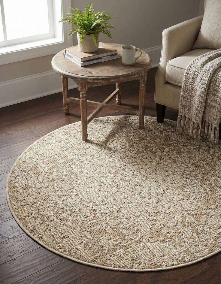 Detail image of 3' 1 x 3' 1  Washable Traditional Indoor / Outdoor Round Rug