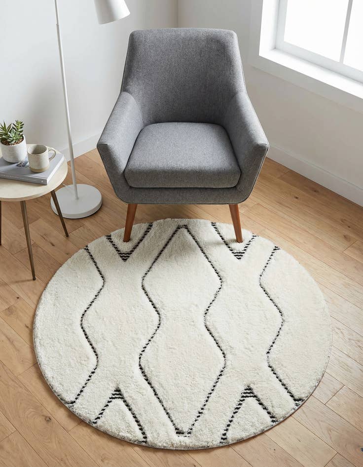 Detail image of 3' x 3' Prismatic Round Rug