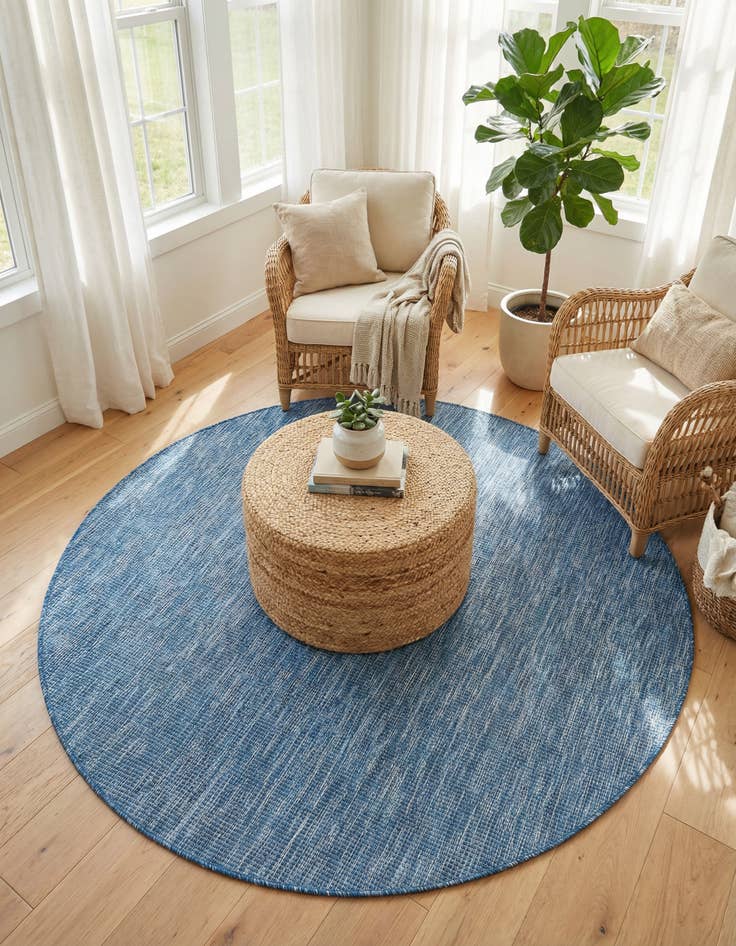 Detail image of 6' x 6' Easy-Clean Solid Indoor / Outdoor Round Rug