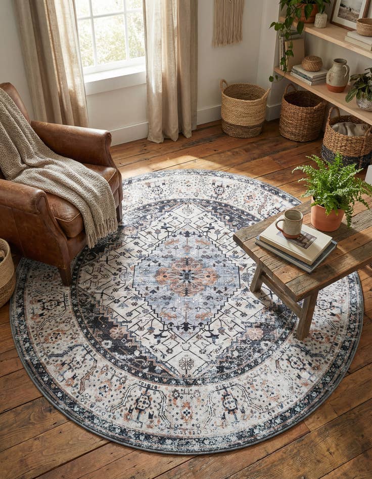 Detail image of 5' 3 x 5' 3 Yara Round Rug