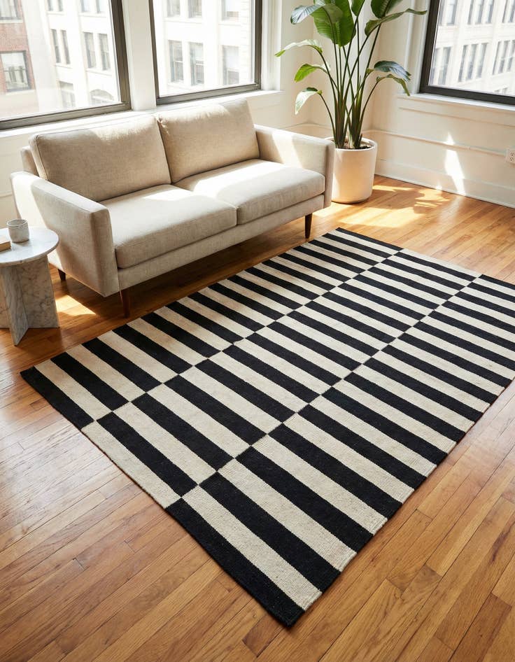 Detail image of 4' 2 x 5' 10 Hand Woven Kilim Modern Wool Rug