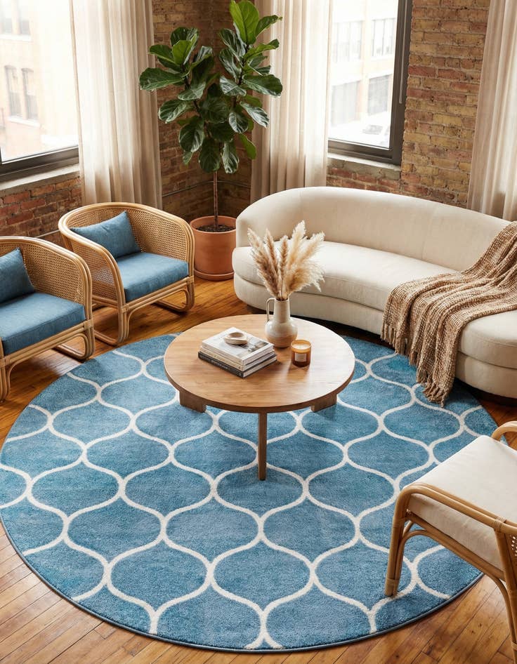 Detail image of 7' 10 x 7' 10 Lattice Frieze Round Rug