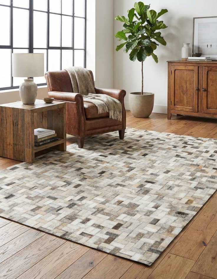 Detail image of 4' 1 x 5' 10 Cowhide Stocks Rug