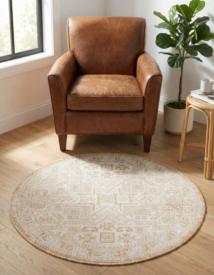 Detail image of 3' x 3' Washable Aztec Indoor / Outdoor Round Rug