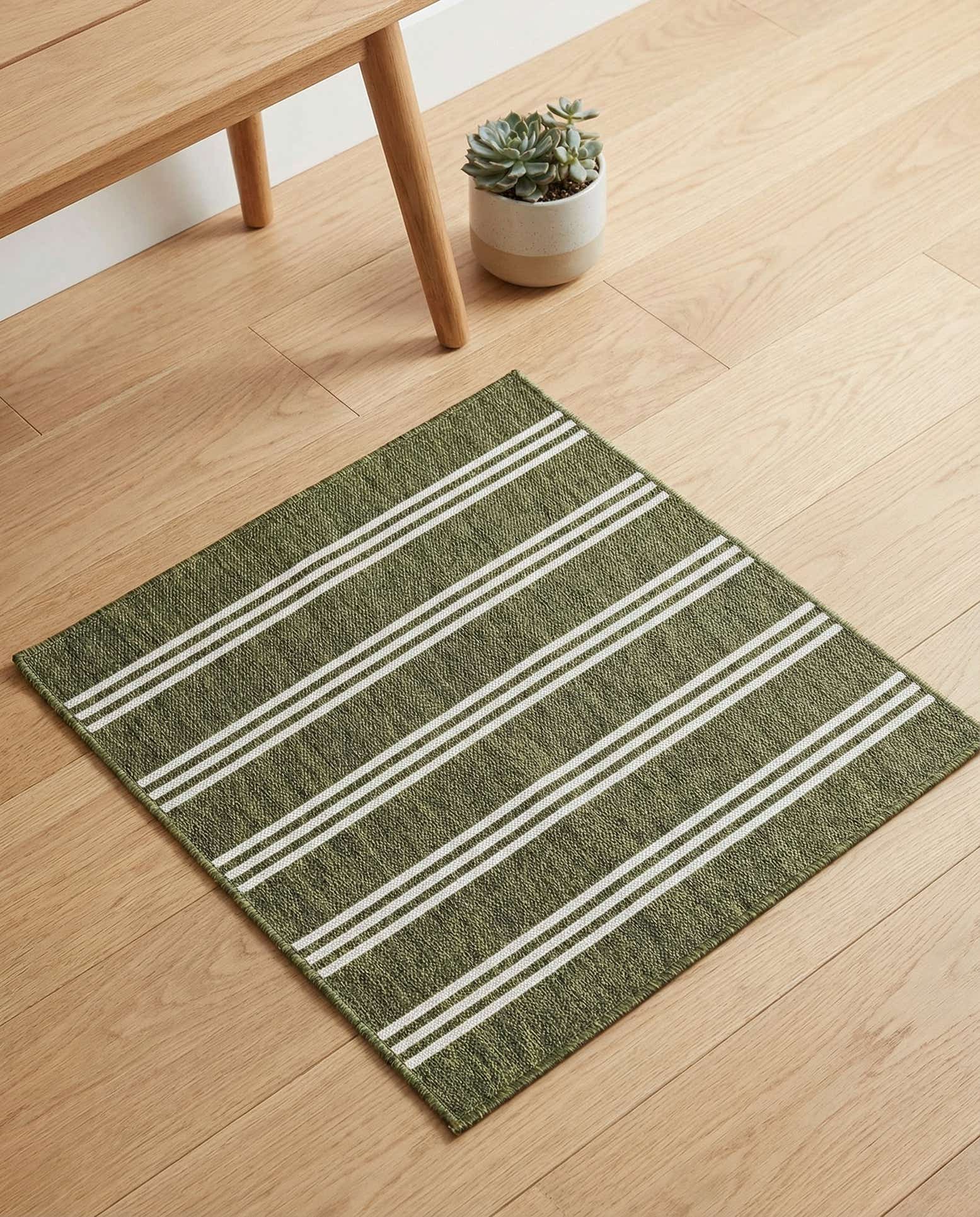 1' 4 x 1' 4 Easy-Clean Jill Zarin Indoor / Outdoor Sample Rug