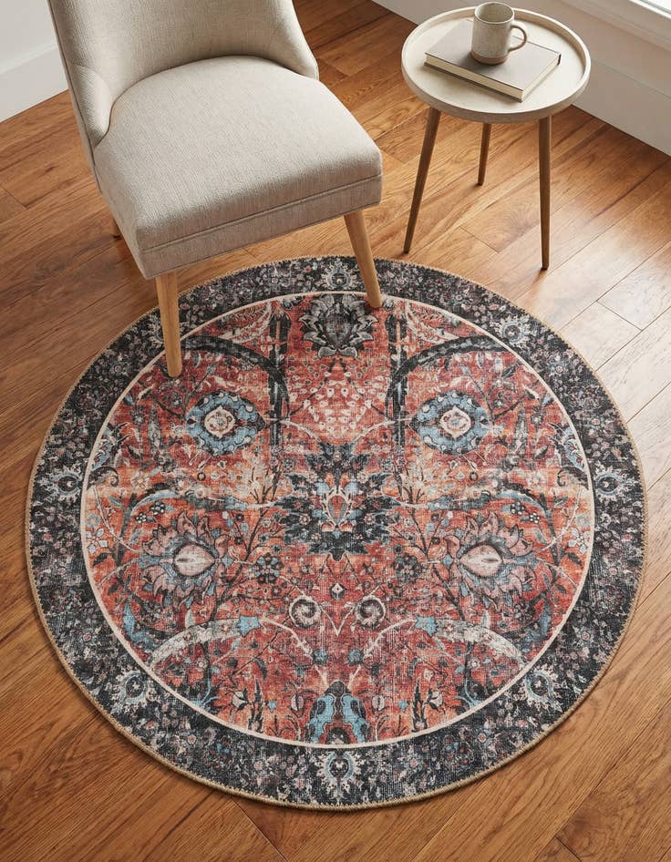 Detail image of 3' 6 x 3' 6 Washable Timeless Round Rug