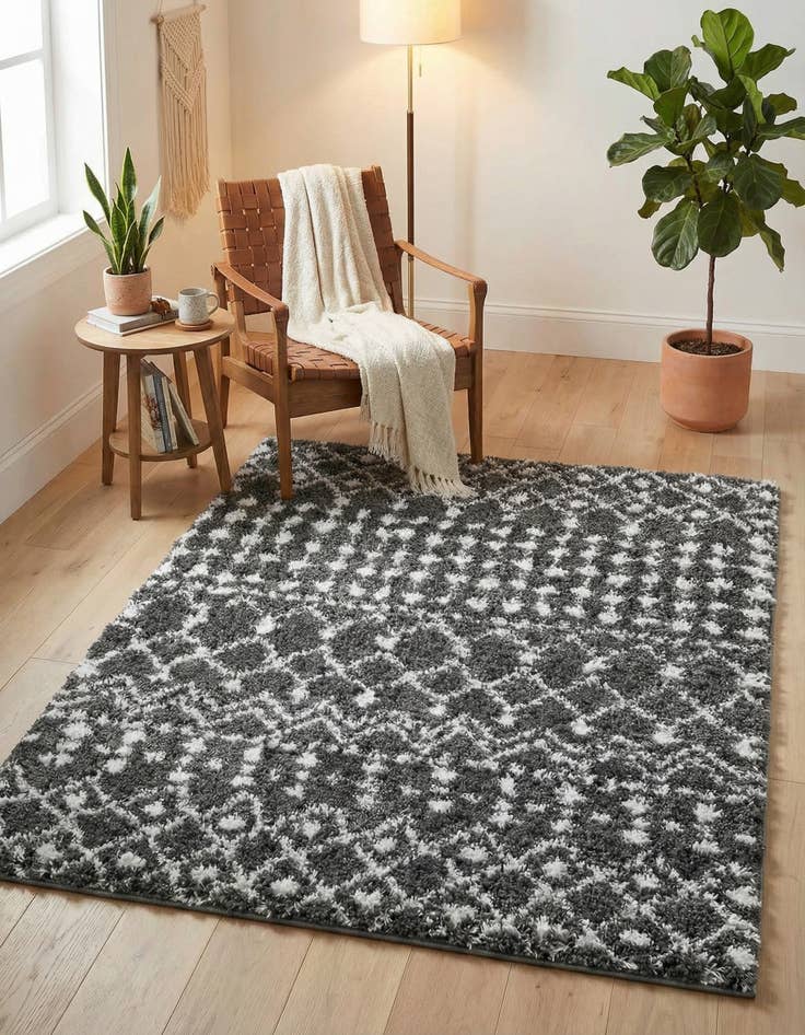 Detail image of 4' x 4' 9 Moroccan Trellis Shag Square Rug