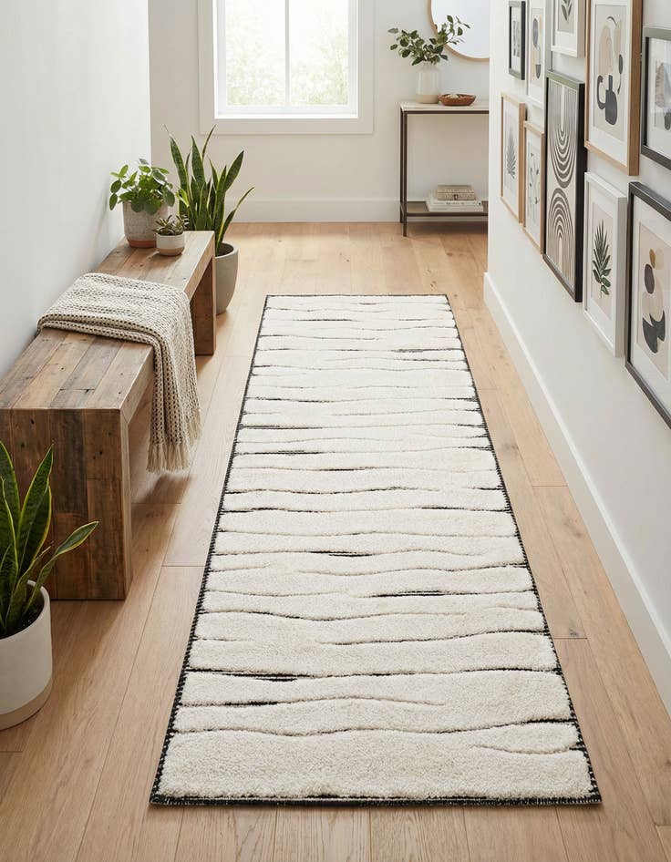 Detail image of 2' 7 x 8' Prismatic Runner Rug