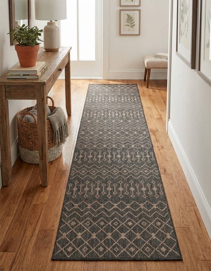 Detail image of 2' 7 x 10' Easy-Clean Trellis Indoor / Outdoor Runner Rug