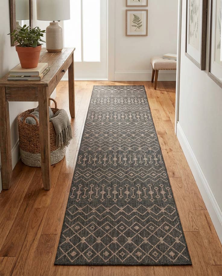 Detail image of 2' 7 x 10' Easy-Clean Trellis Indoor / Outdoor Runner Rug