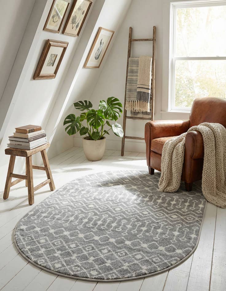 Detail image of 4' x 6' Moroccan Trellis Oval Rug