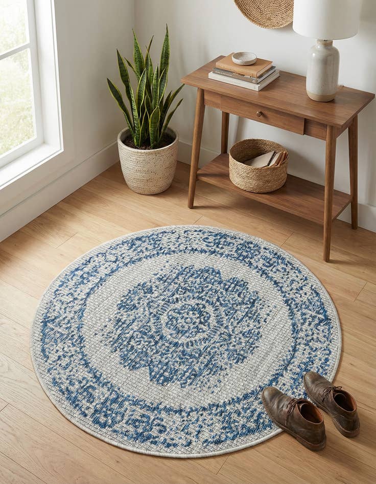 Detail image of 3' x 3' Easy-Clean Traditional Indoor / Outdoor Round Rug