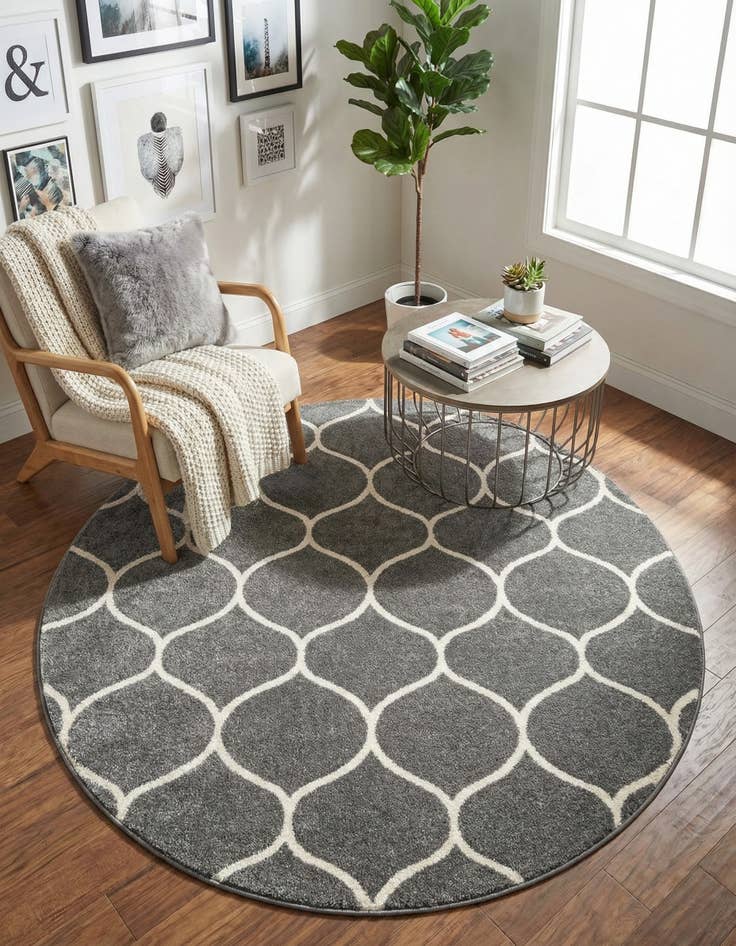 Detail image of 6' x 6' Lattice Frieze Round Rug