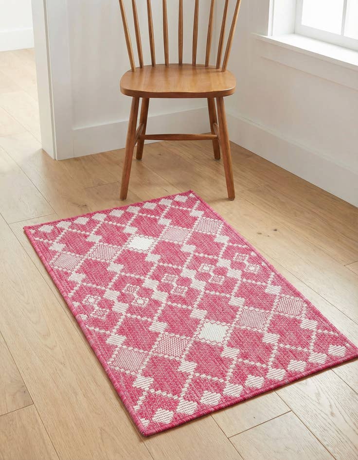 Detail image of 2' x 3' Washable Lattice Indoor / Outdoor Rug