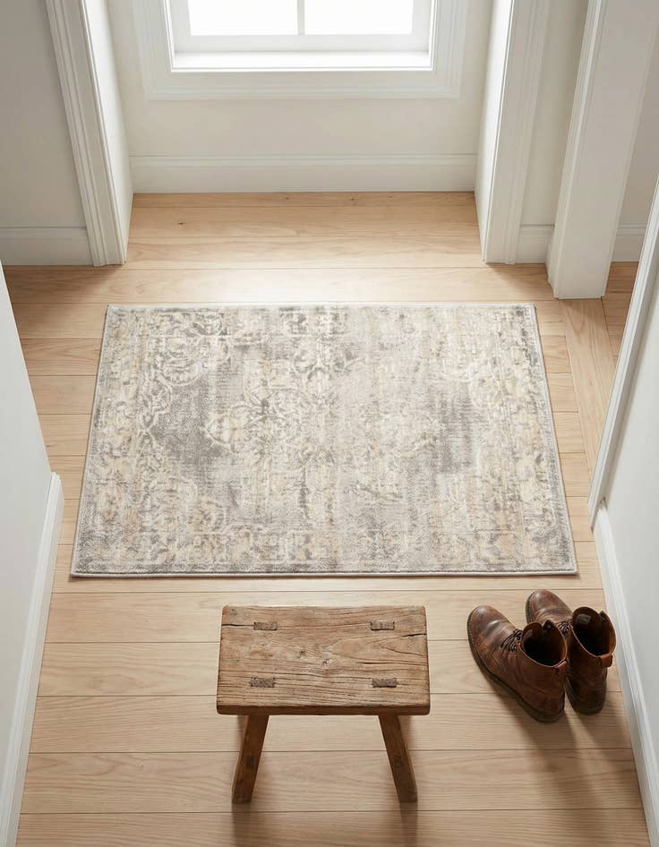 Detail image of 2' 2 x 3' Victoria Rug