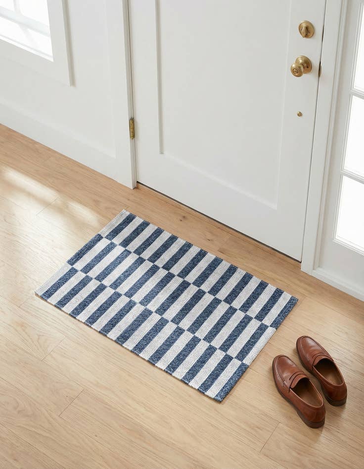 Detail image of 2' 2 x 3' Georgia Rug