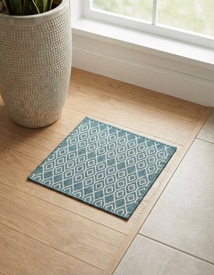 Detail image of 1' 4 x 1' 4 Washable Jill Zarin Turks and Caicos Indoor / Outdoor Sample Rug