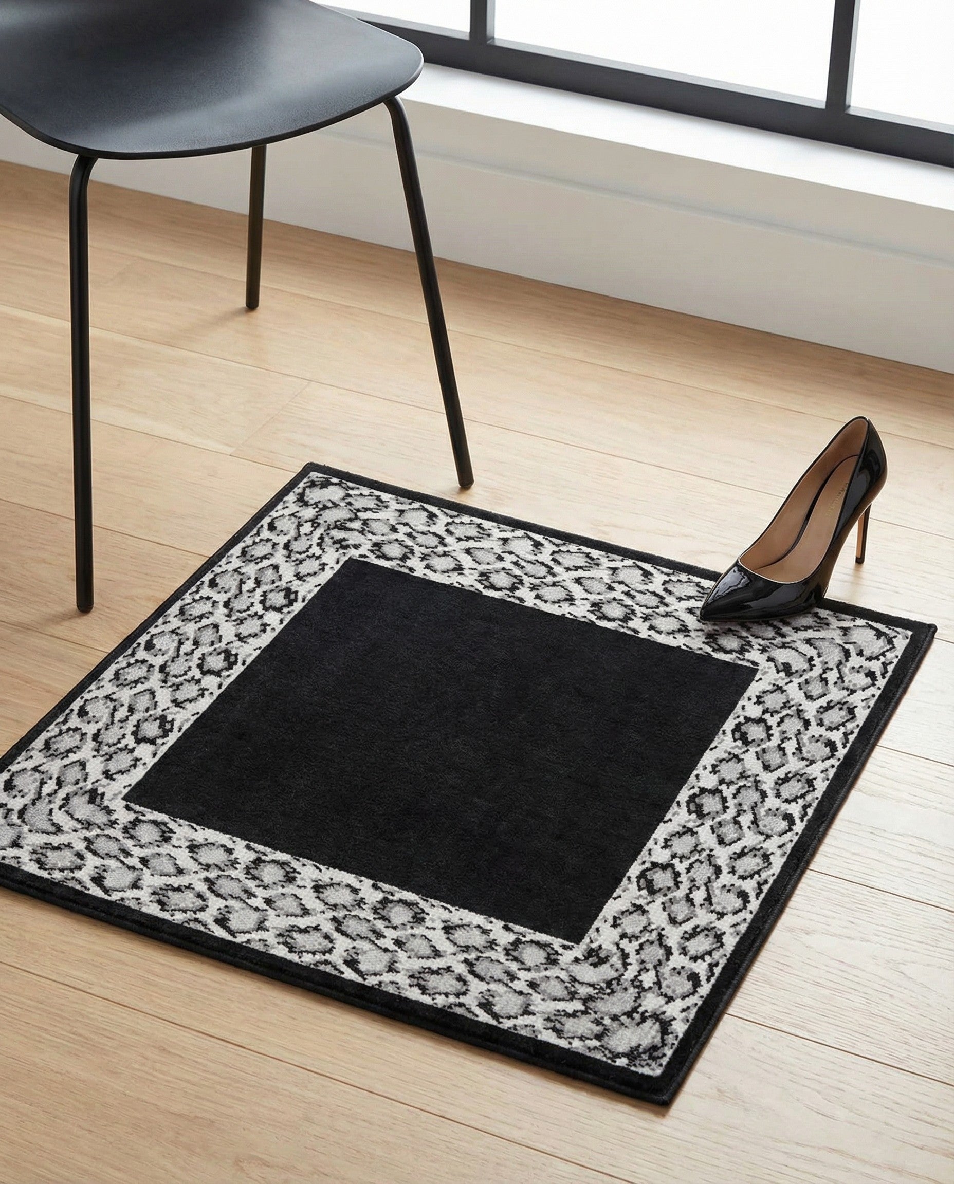 1' 4 x 1' 4 Vince Camuto Sample Rug