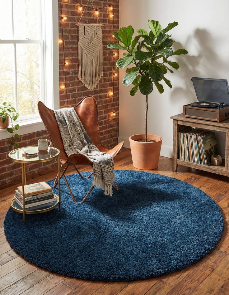 Detail image of 6' x 6' Solid Shag Round Rug