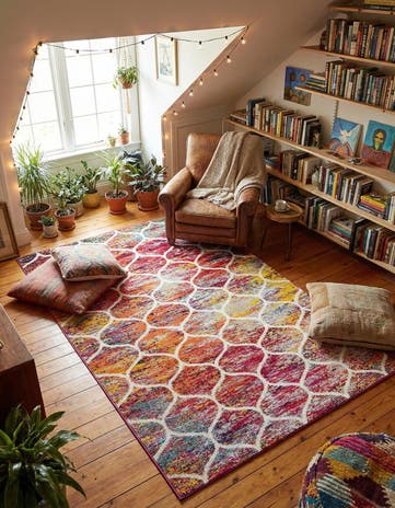 5' 3 x 8' Lattice Frieze Rug