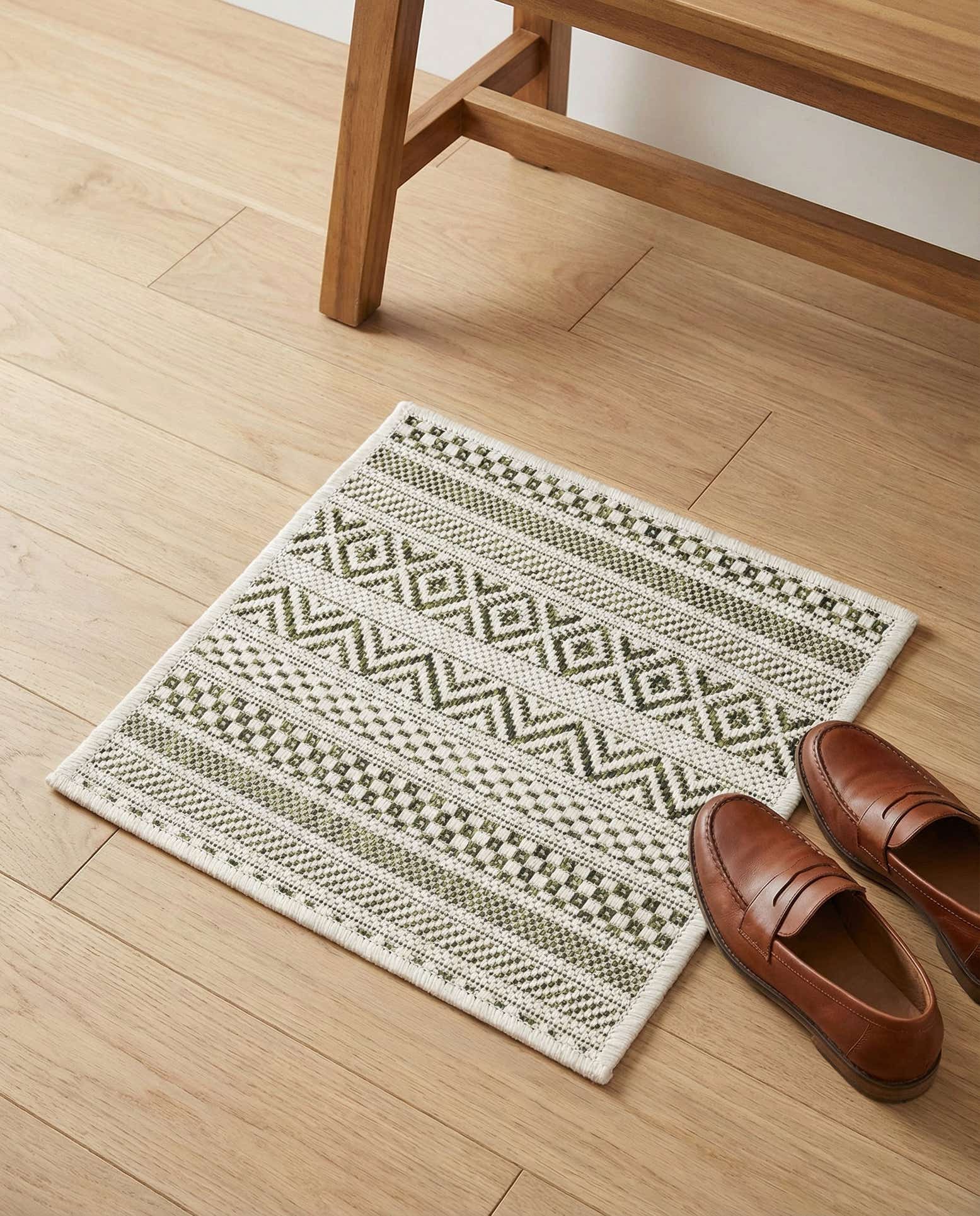 1' 4 x 1' 4 Easy-Clean Ribbon Indoor / Outdoor Sample Rug