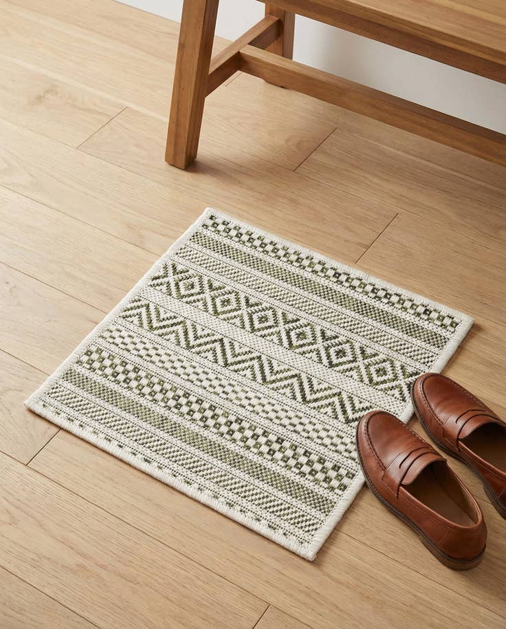 Detail image of 1' 4 x 1' 4 Easy-Clean Ribbon Indoor / Outdoor Sample Rug