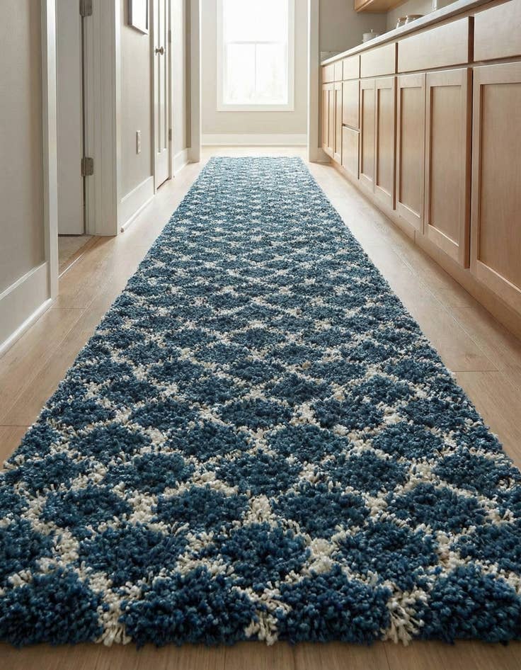 Detail image of 3' 3 x 16' 5 Trellis Shag Runner Rug