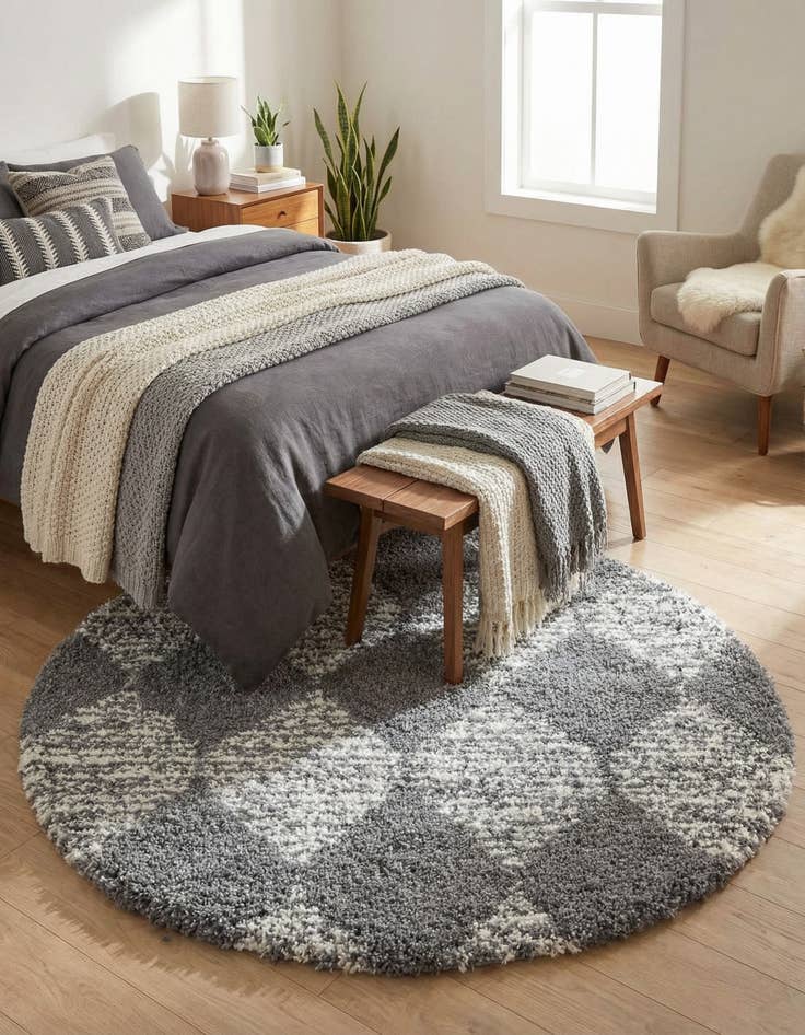 Detail image of 5' 3 x 5' 3 Serenity Shag Round Rug