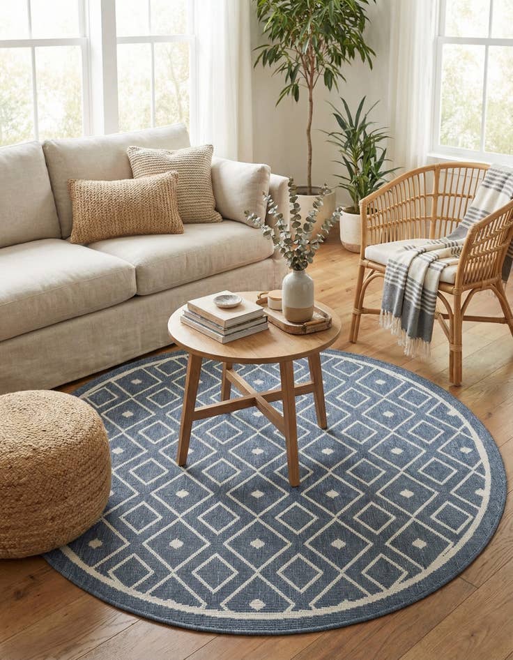 Detail image of 4' x 4' Easy-Clean Lattice Indoor / Outdoor Round Rug