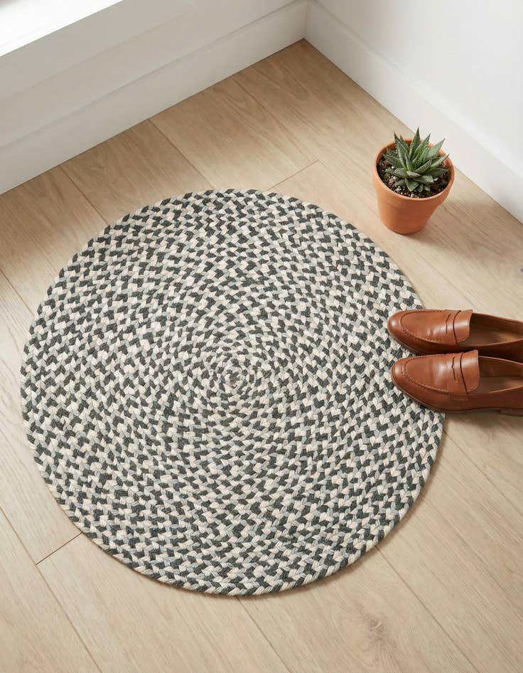 Detail image of 2' x 2'  Hand Tweed Braided Jute Round Rug