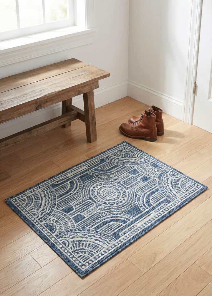 2' x 3' Easy-Clean Traditional Indoor / Outdoor Rug