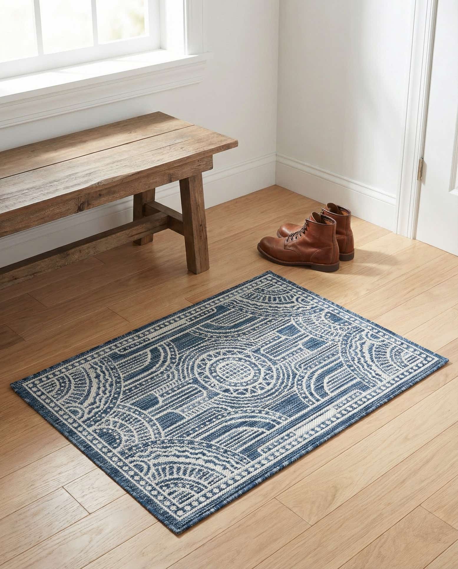 2' x 3' Easy-Clean Traditional Indoor / Outdoor Rug