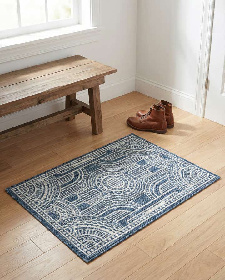 2' x 3' Easy-Clean Traditional Indoor / Outdoor Rug