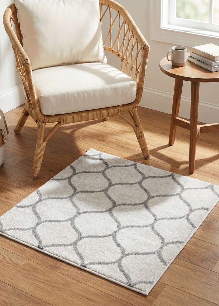 3' x 3' Lattice Frieze Square Rug