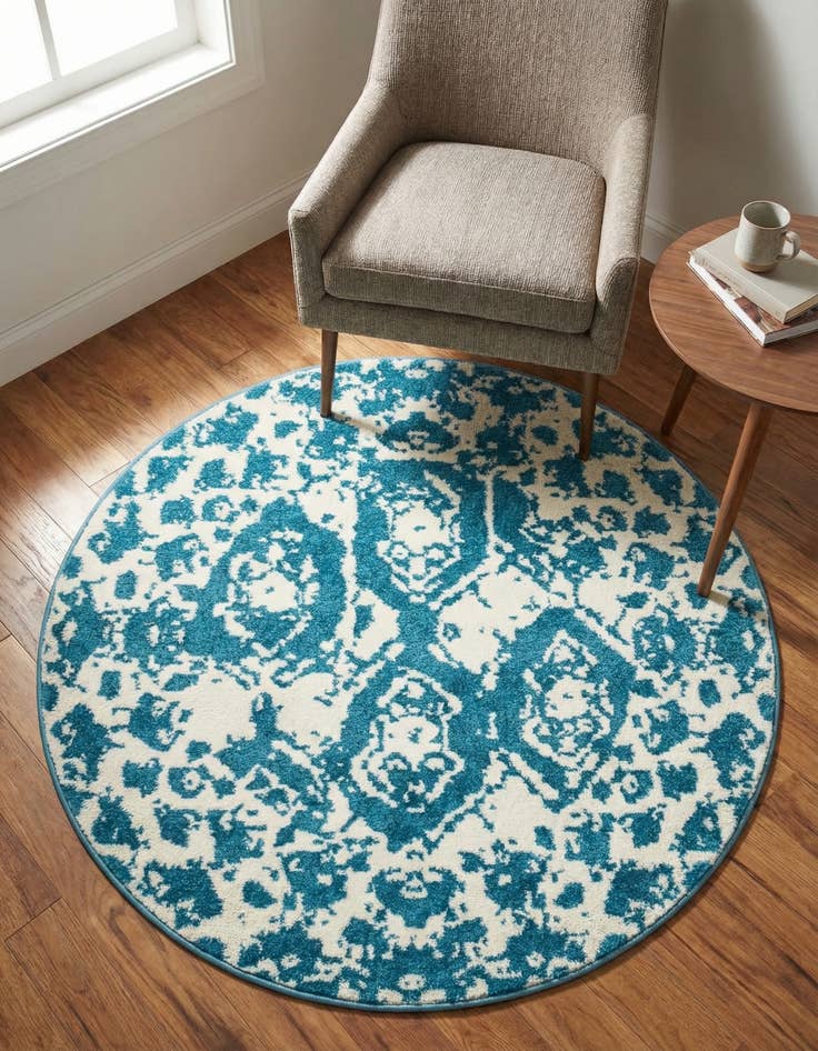 Detail image of 3' 3 x 3' 3 Venice Round Rug