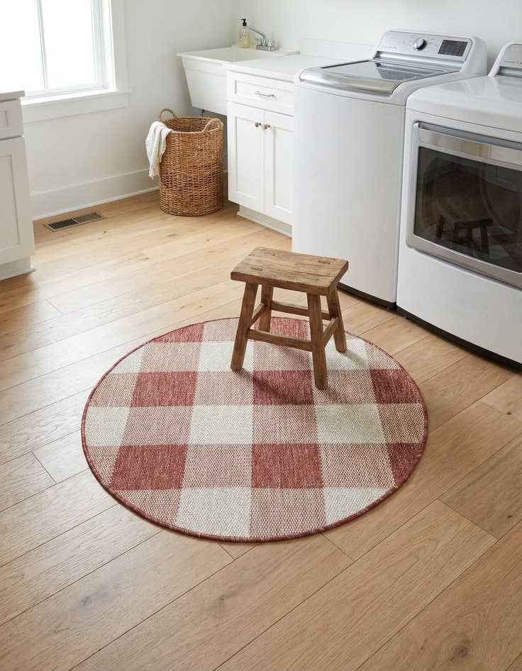 Detail image of 3' x 3' Washable Checkered Indoor / Outdoor Round Rug