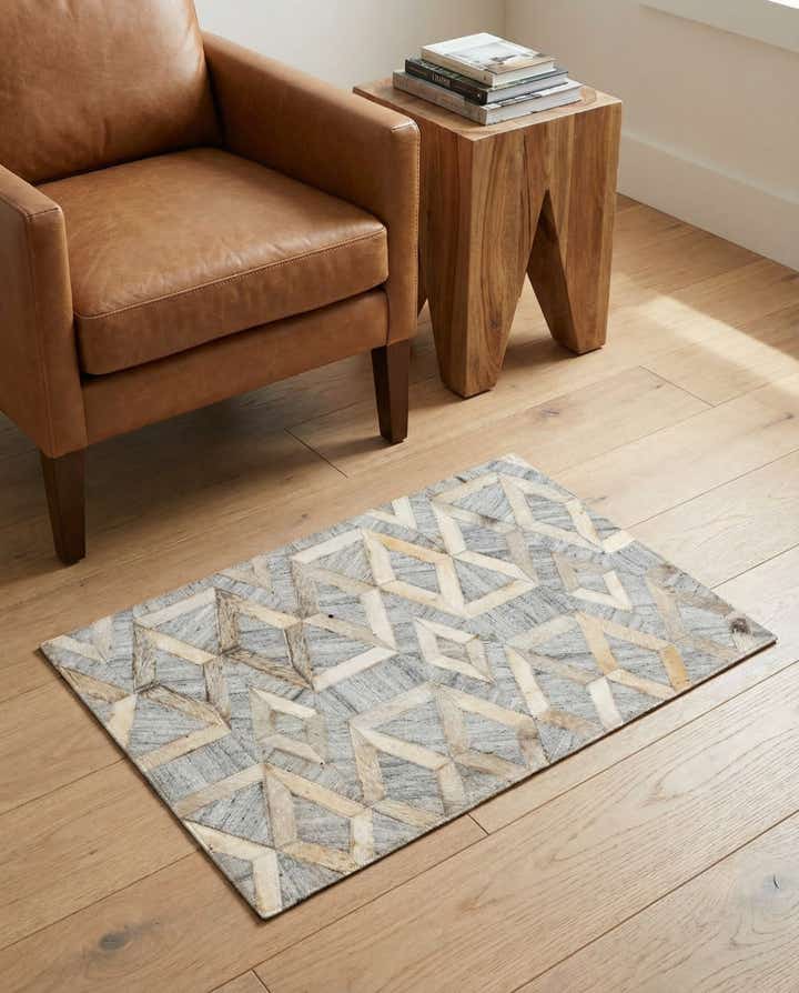 2' 2 x 3' 2 Cowhide Rug