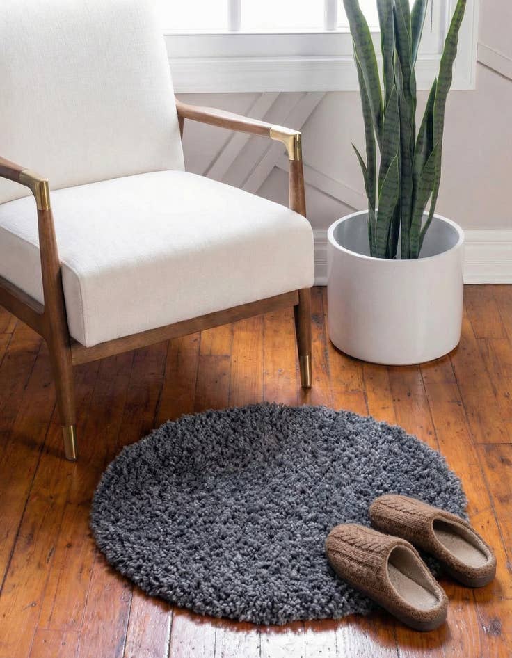 Detail image of 2' x 2' Zermatt Shag Round Rug