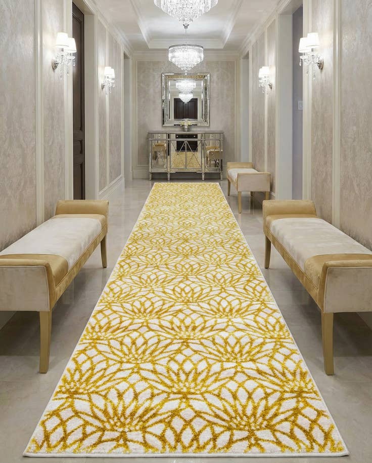 Detail image of 80cm x 365cm Marilyn Monroe™ Glam Dahlia Alfombra Pasillera